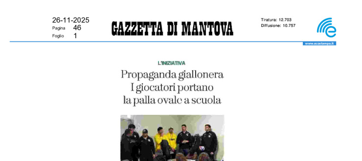 Propaganda giallonera. I giocatori portano la palla ovale a scuola