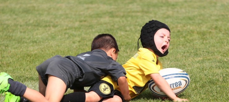 Rugby, spettacolo a Collegarola: la carica di 1200 bimbi ricordando Marco Mucchi