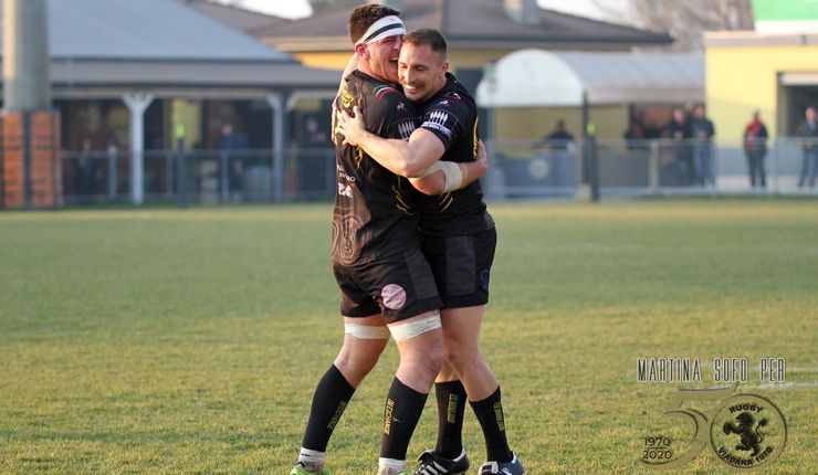 Gregorio e capitan Denti festeggiano le 100 presenze